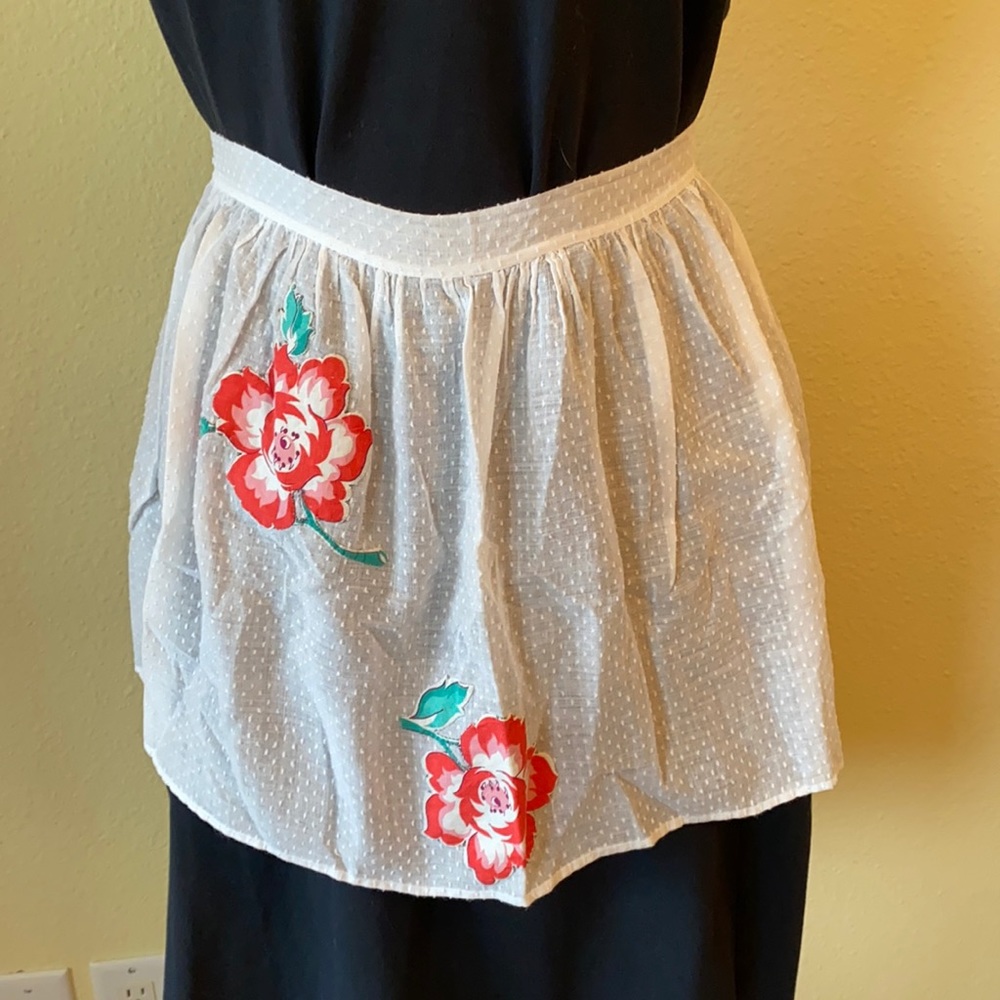 Vintage White Swiss Dot Apron with Rose appliqué